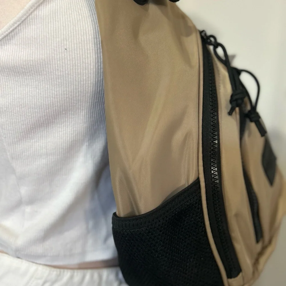 Duchamp London Unisex Crossbody Sling Bag Backpack Tan black - Picture 4 of 6